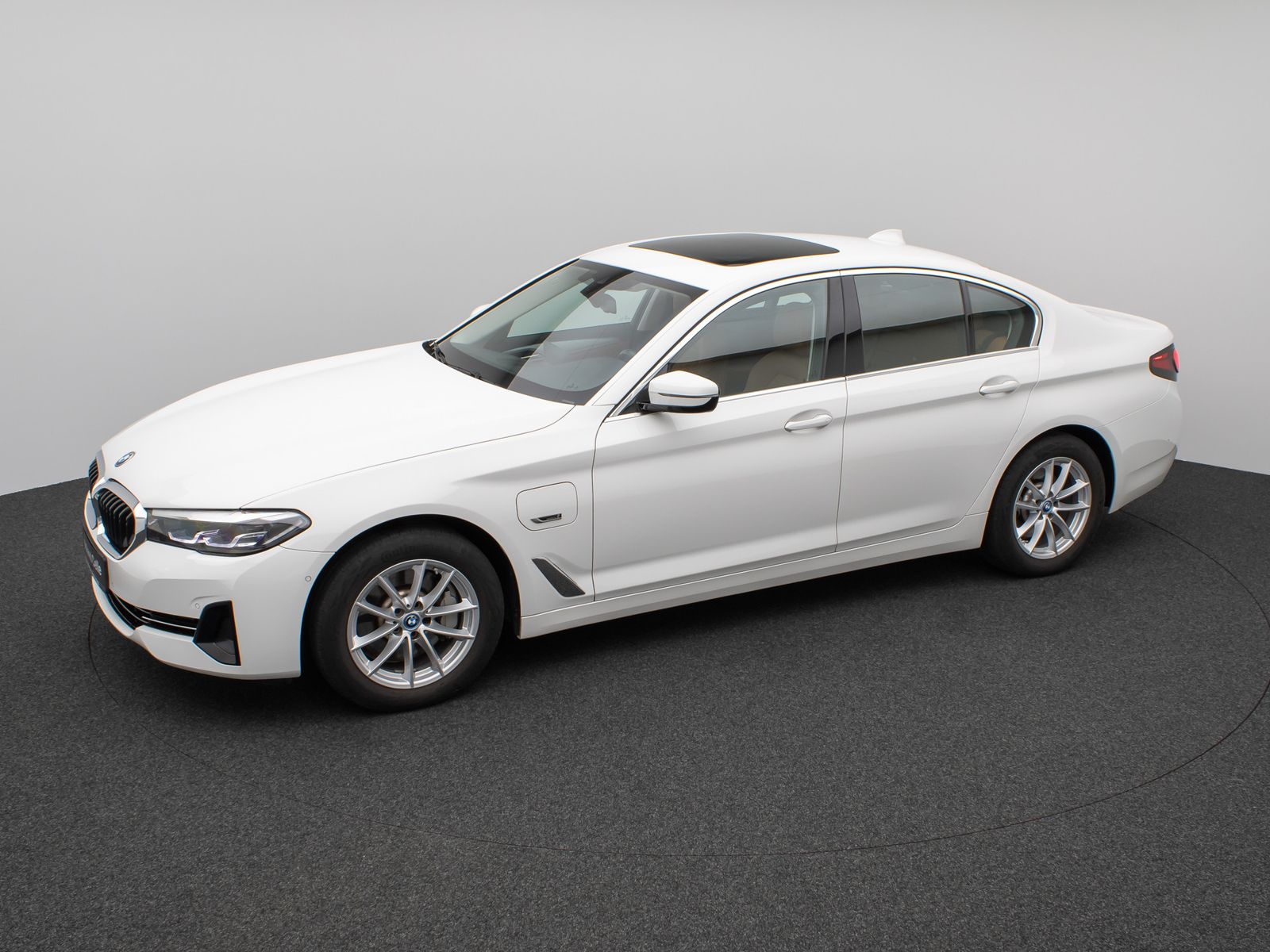 Fahrzeugabbildung BMW 520e Glasdach Kamera DAB H/K DispKey Sport Alarm