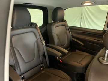 Mercedes V 220 - 6