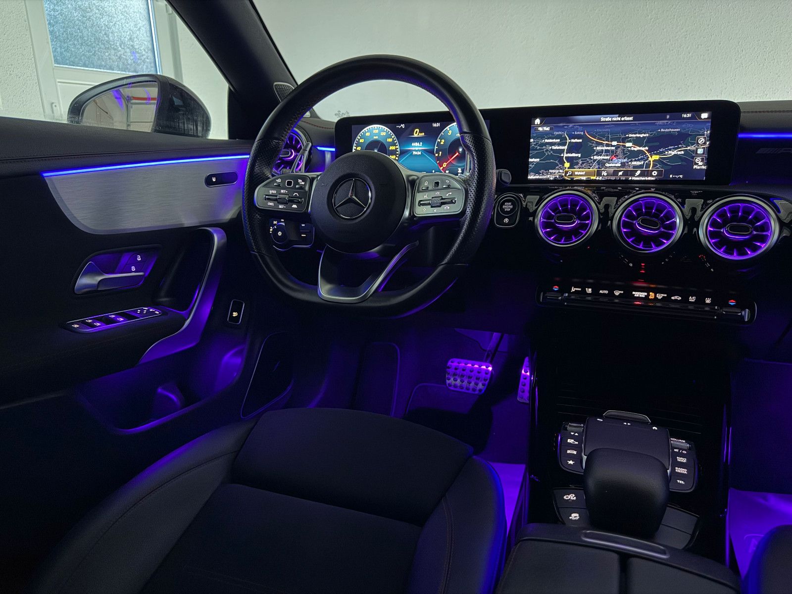 Fahrzeugabbildung Mercedes-Benz CLA 35 AMG SB 4-MATIC/BURMESTER/360*/DISTRONIC+