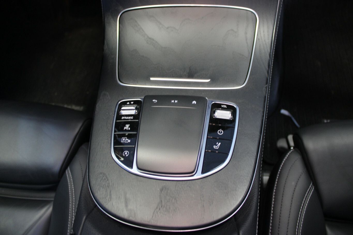 Mercedes-Benz E 300 d 4Matic T 9G-TRONIC AMG Line foto 13