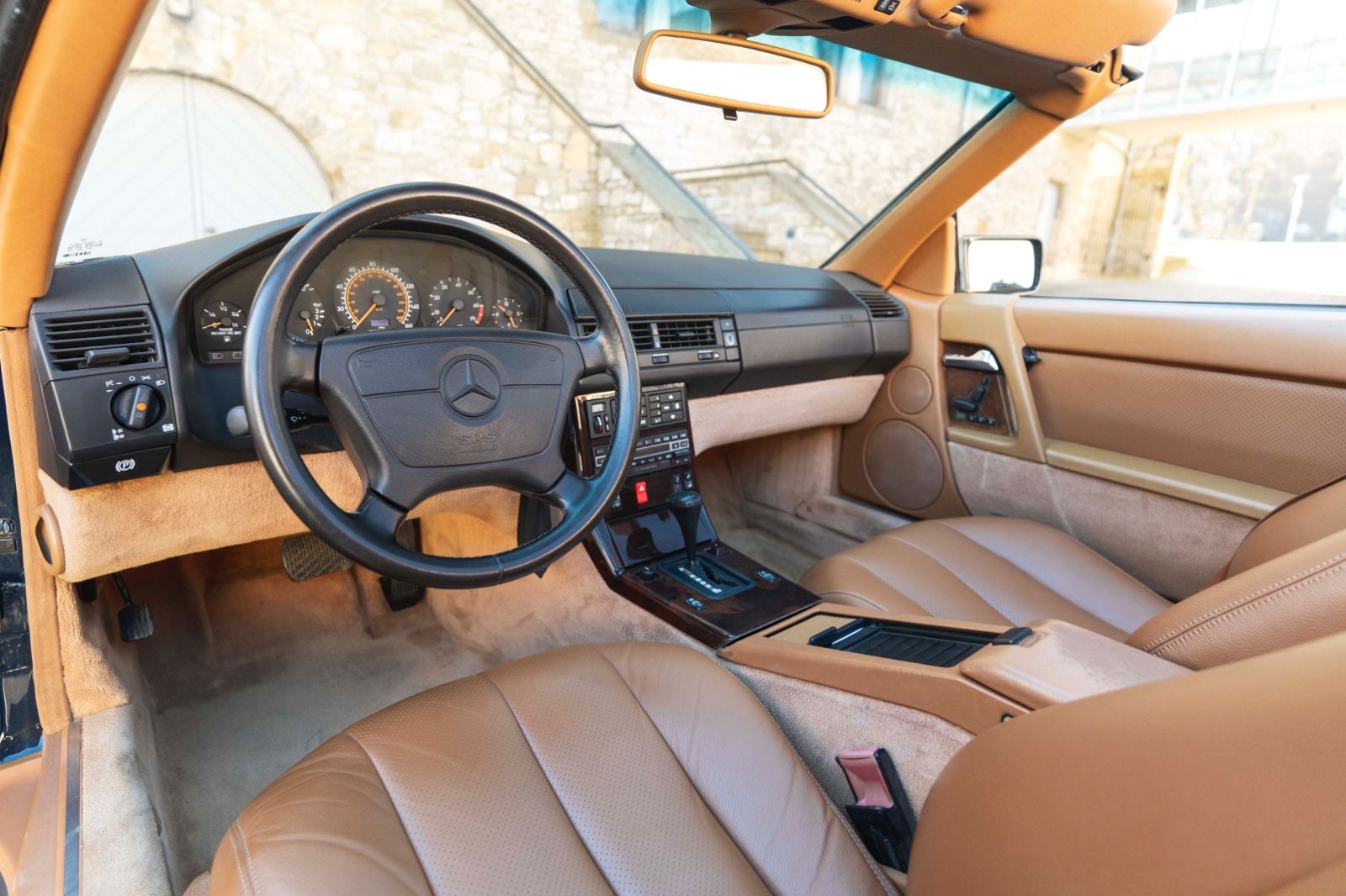 Fahrzeugabbildung Mercedes-Benz SL 500 TEMPOMAT ELEK.SITZE LEDER