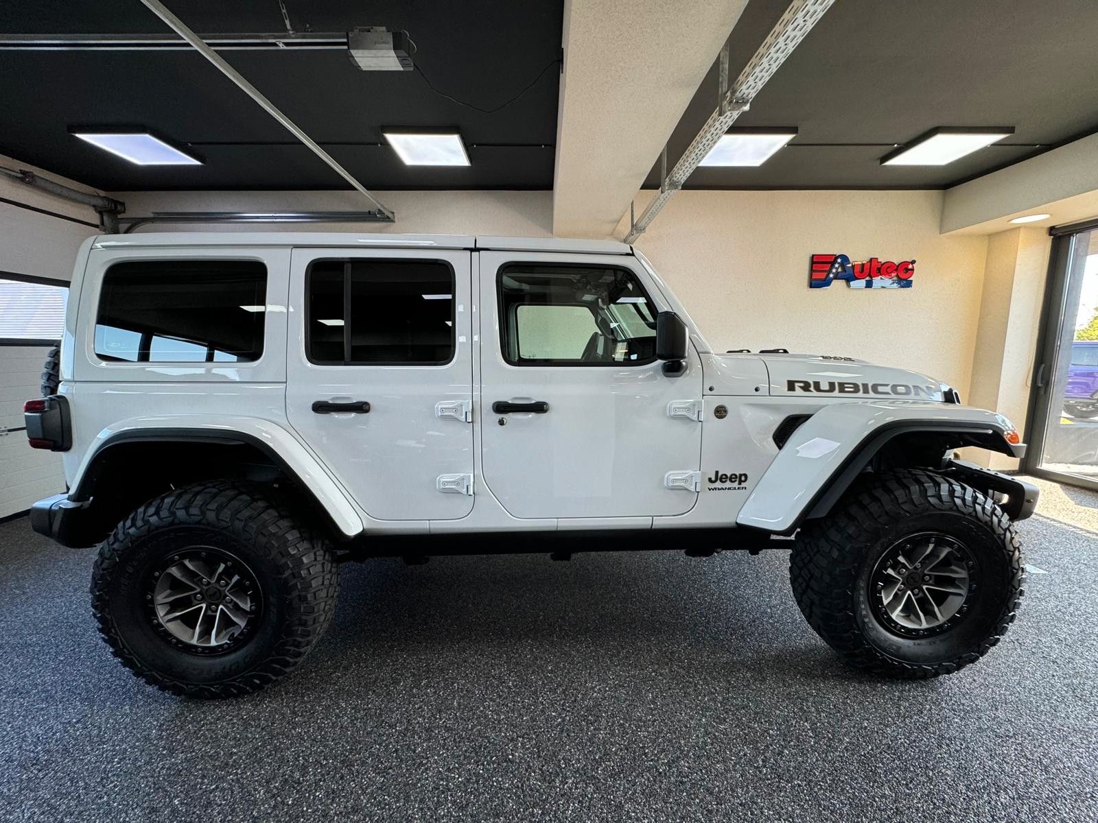 Fahrzeugabbildung Jeep RUBICON 392-V8-3" FAHRWERK-37" REIFEN-POWERSTEPS