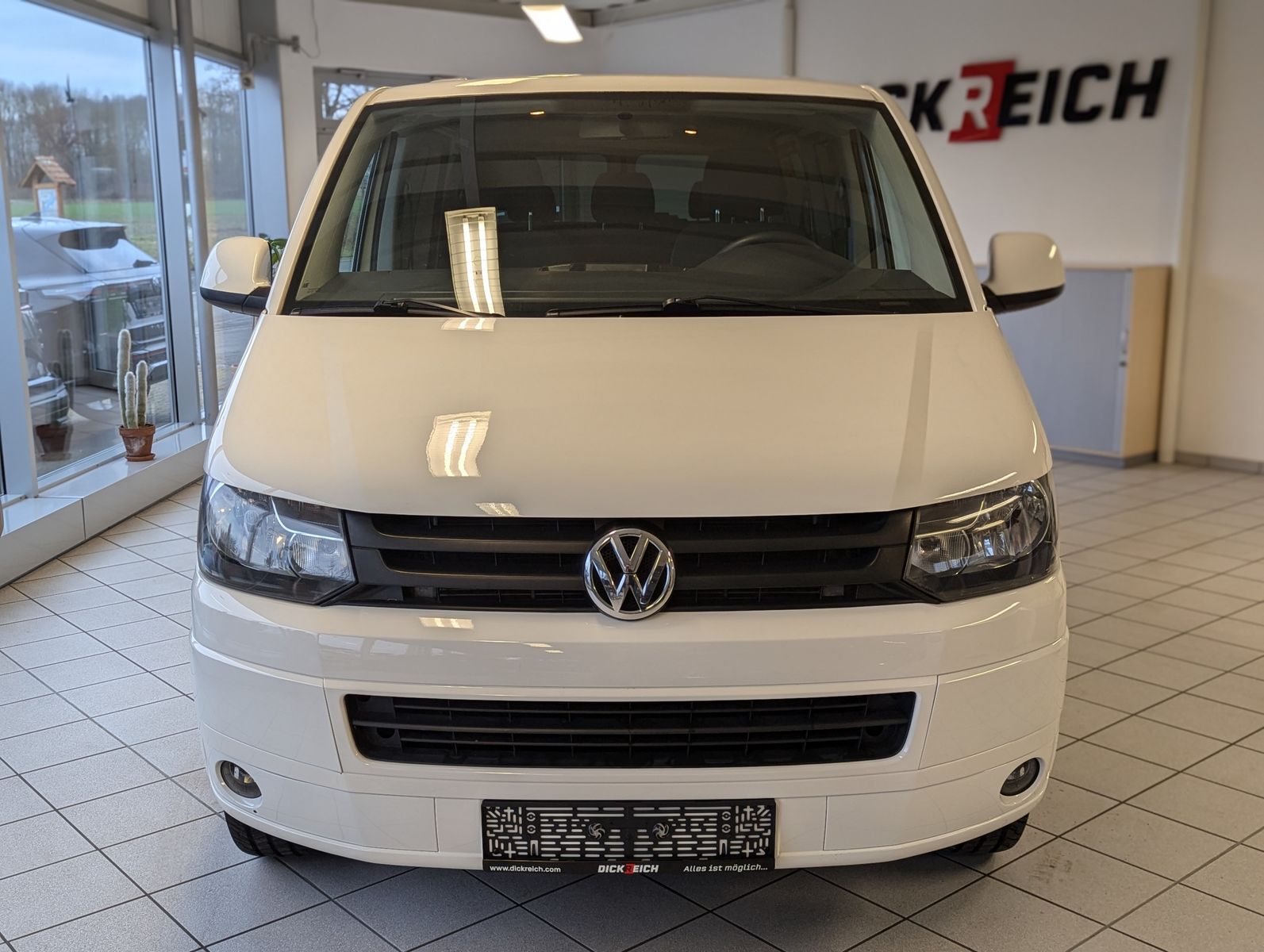 Fahrzeugabbildung Volkswagen T6 Transporter TDI lang 103KW Scheckheft 9-Sitze