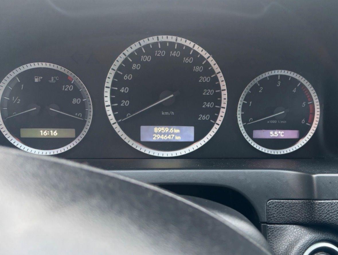 Mercedes-Benz C200 2010 — photo 9