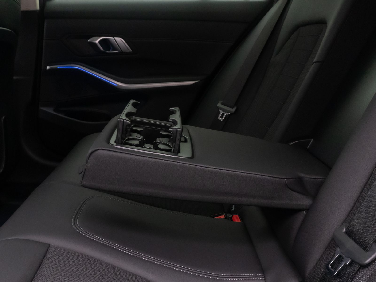 Fahrzeugabbildung BMW 320i Sport Line Laser DAB Kamera HiFi ACC Alarm