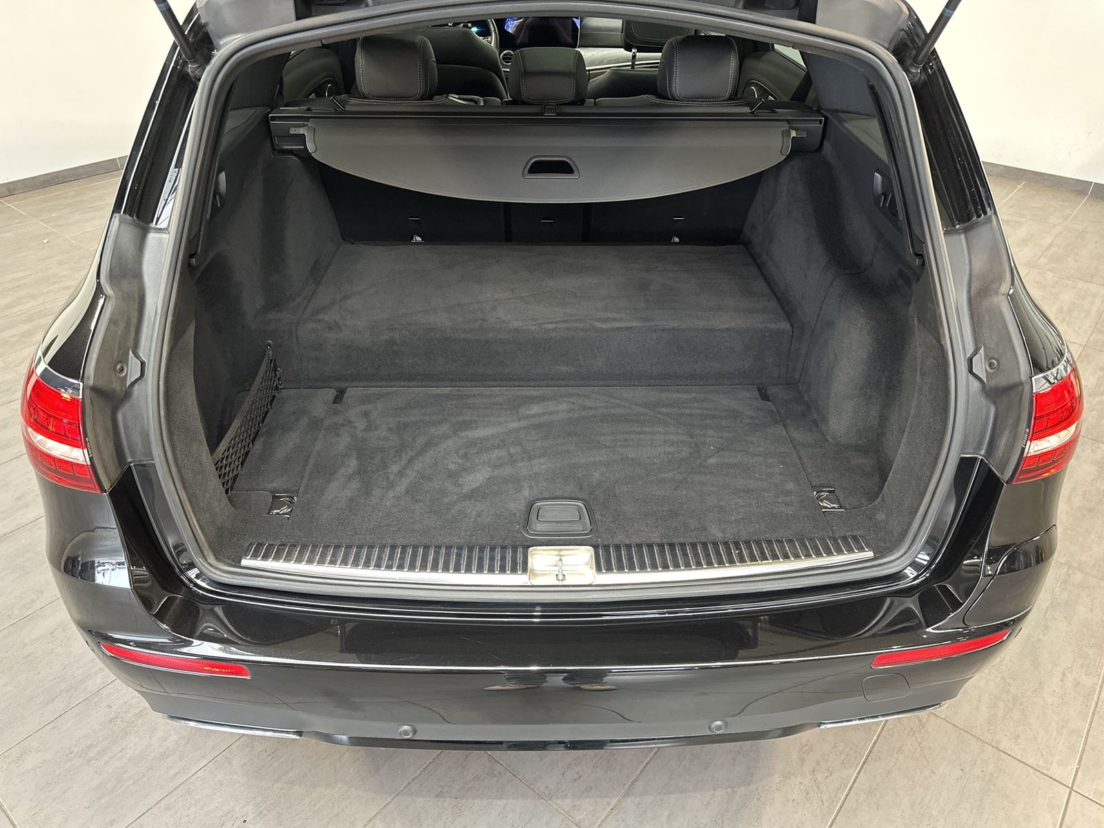 Fahrzeugabbildung Mercedes-Benz E 300de T 4Matic AMG-Line NAV+LED+AHK+PANO+360°