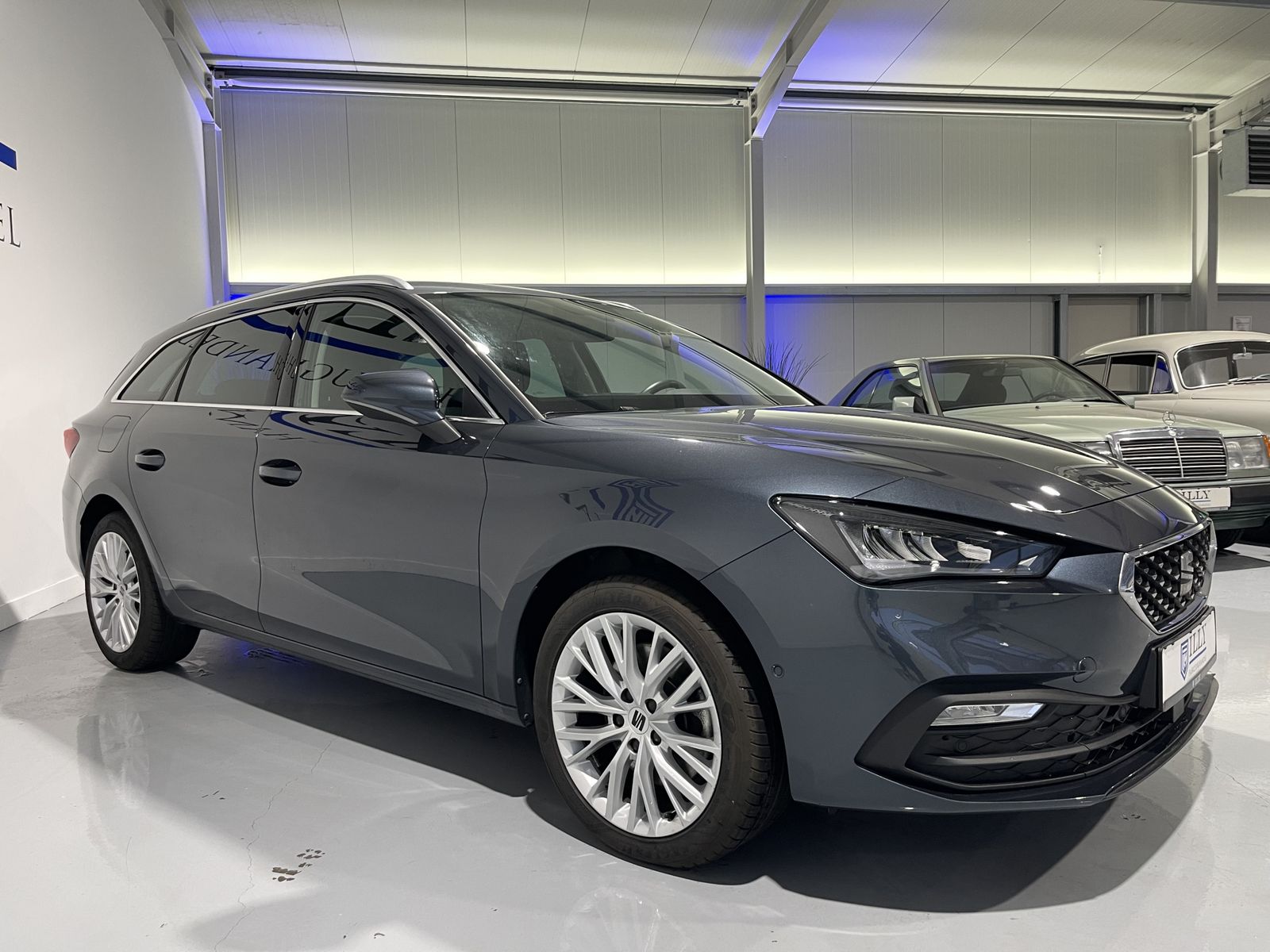 Fahrzeugabbildung SEAT Leon 2.0 TDI*Xcellence*LED*ACC*Digital*SHZ*