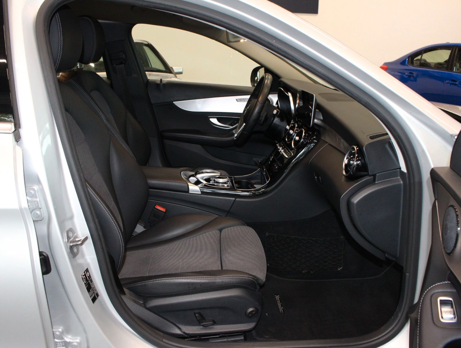 Fahrzeugabbildung Mercedes-Benz C 200 T Avantgarde Distronic*elekt. AHK*LED