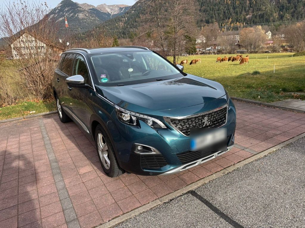 Image of Peugeot e-5008