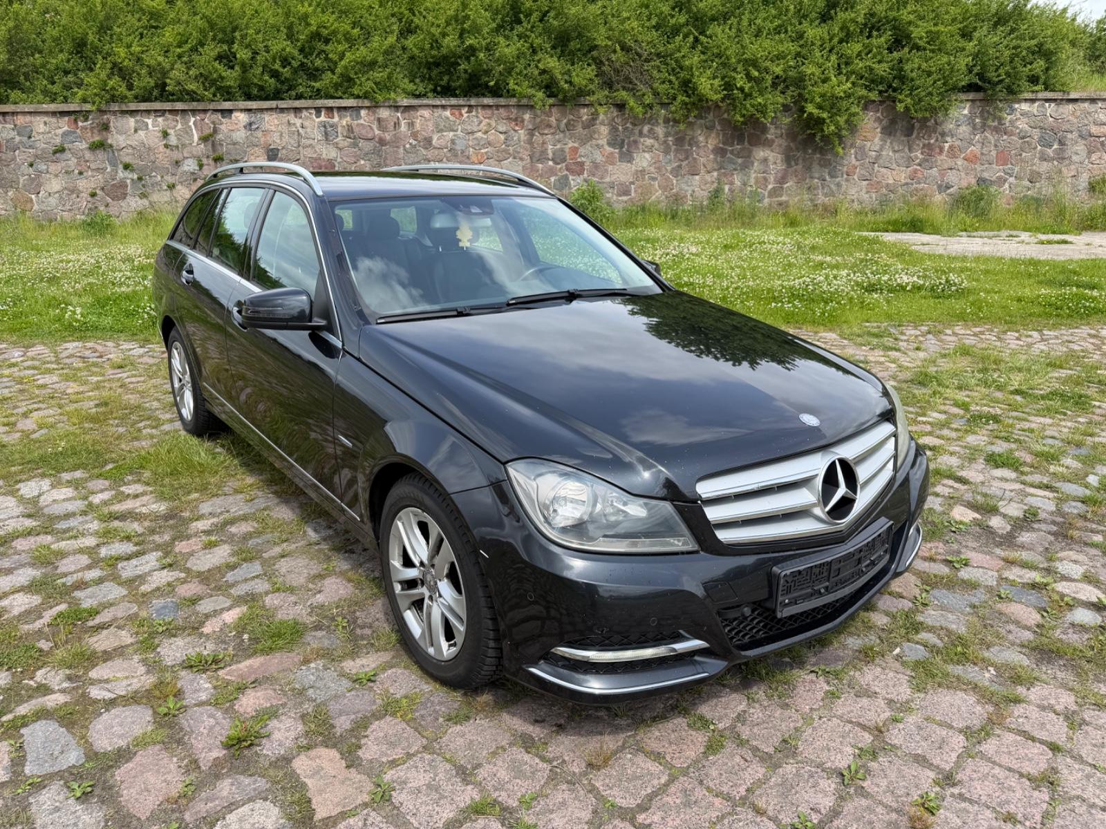 Mercedes-Benz C180 2011 — photo 9