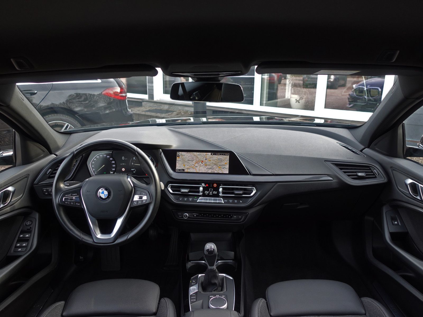 Fahrzeugabbildung BMW 118i Sport Line Navi CarPlay LED-Pkt.