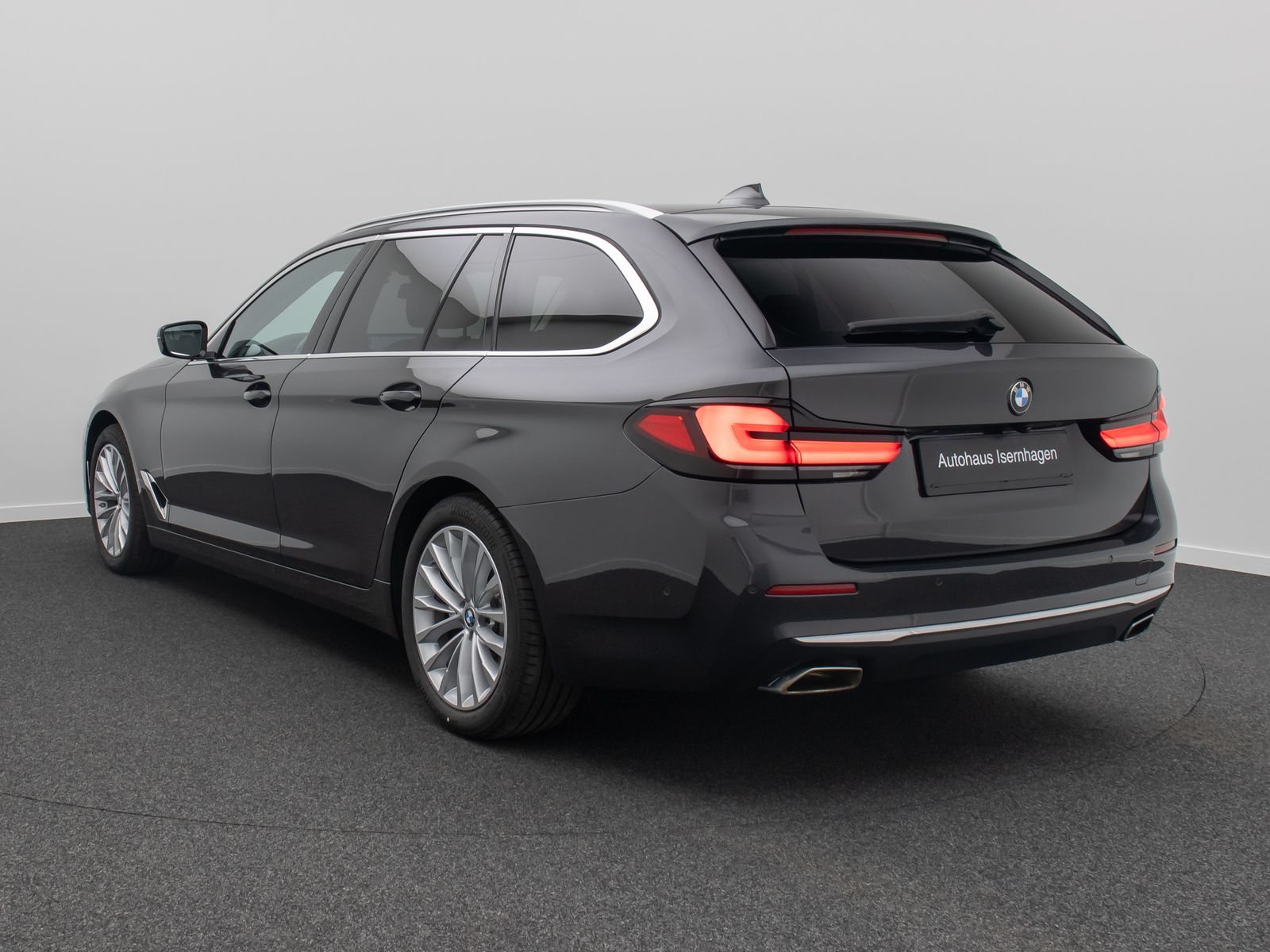 Fahrzeugabbildung BMW 540i xD Luxury Line ACC DispKey DAB Panorama HUD