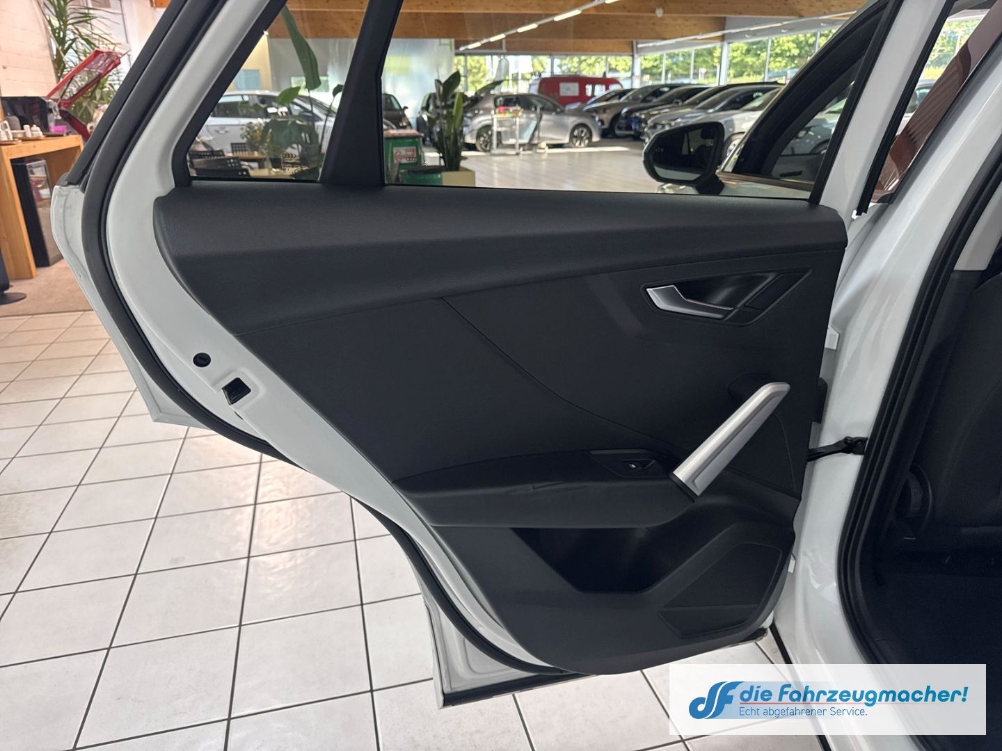 Fahrzeugabbildung Audi Q2 sport Sportpaket Navi Digitales Cockpit LED A