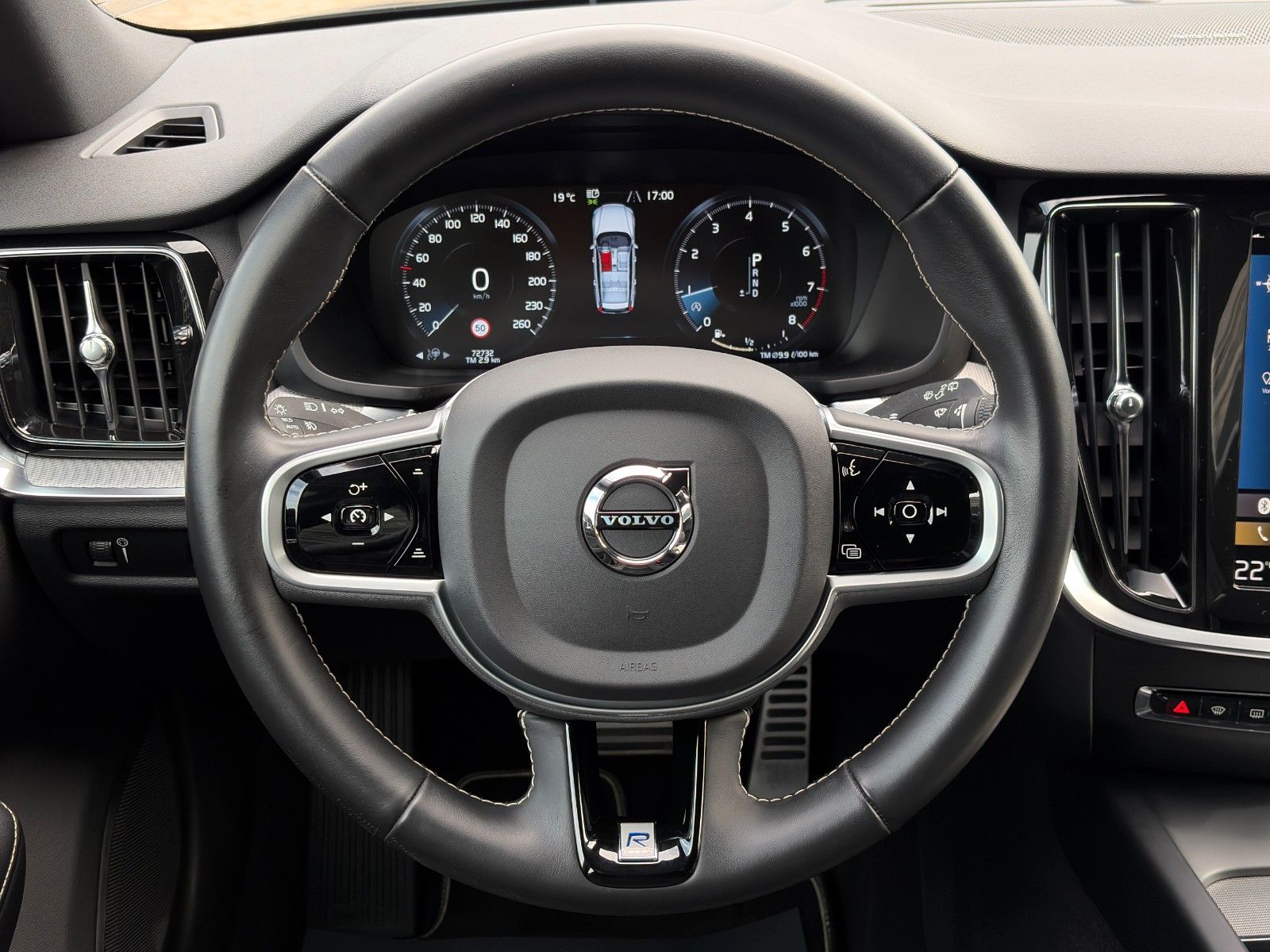 Fahrzeugabbildung Volvo V60 AWD R-Design ACC ProH&K 360° LED CarPl. Memo