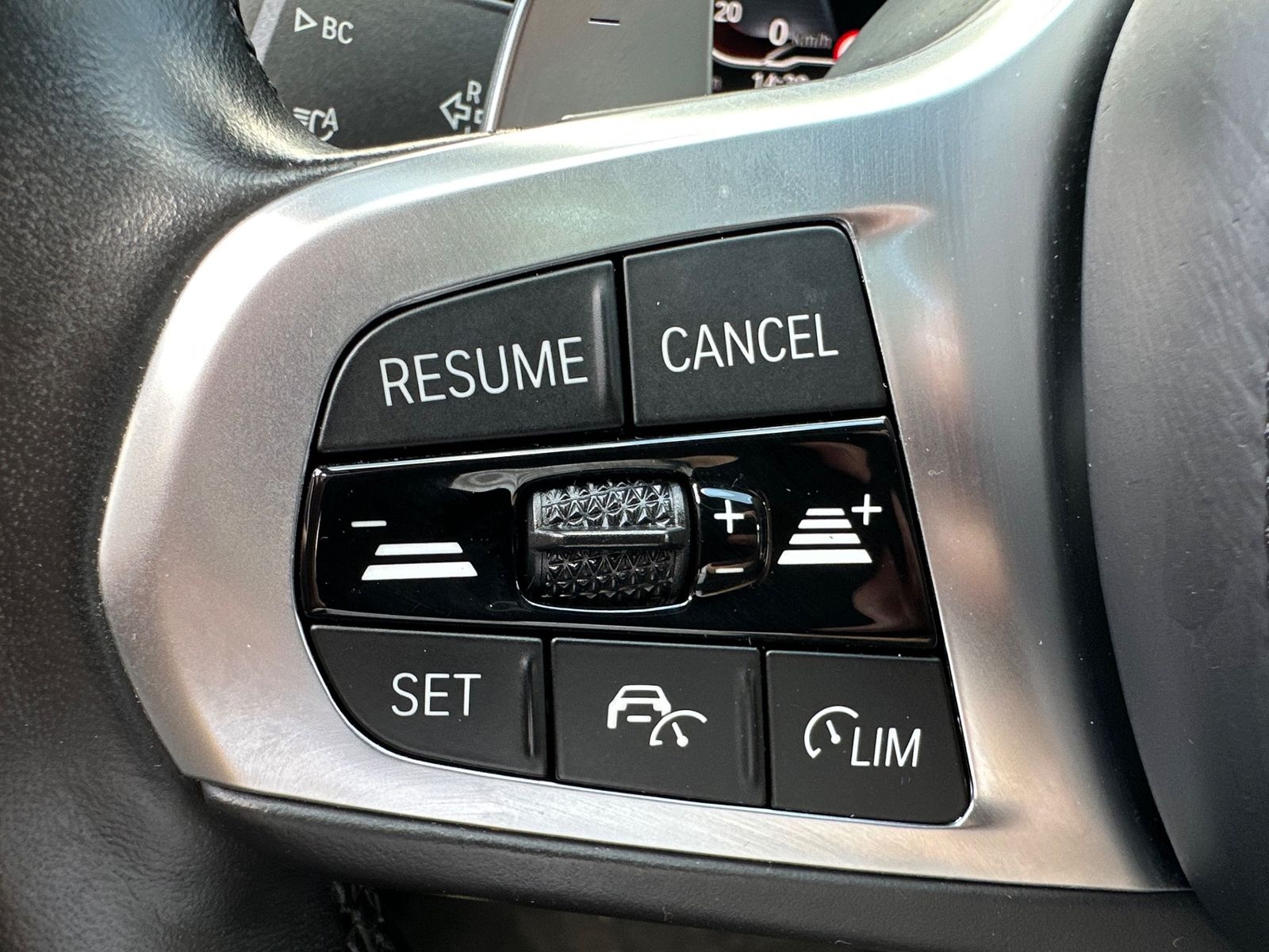 Fahrzeugabbildung BMW 330 e Touring M-Sport NAV+LED+PANO+AHK+HEAD-UP