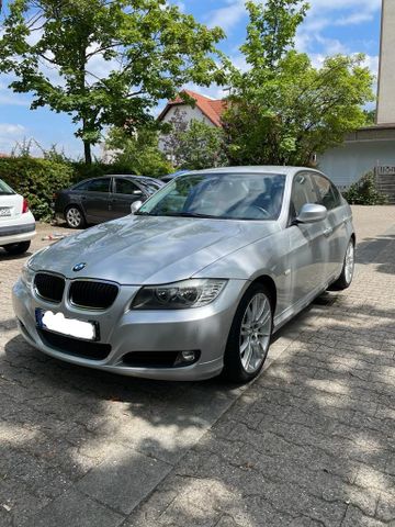 BMW 320i *Tüv*Automatik*Navi*S-Heft*8Facht-Bereift*