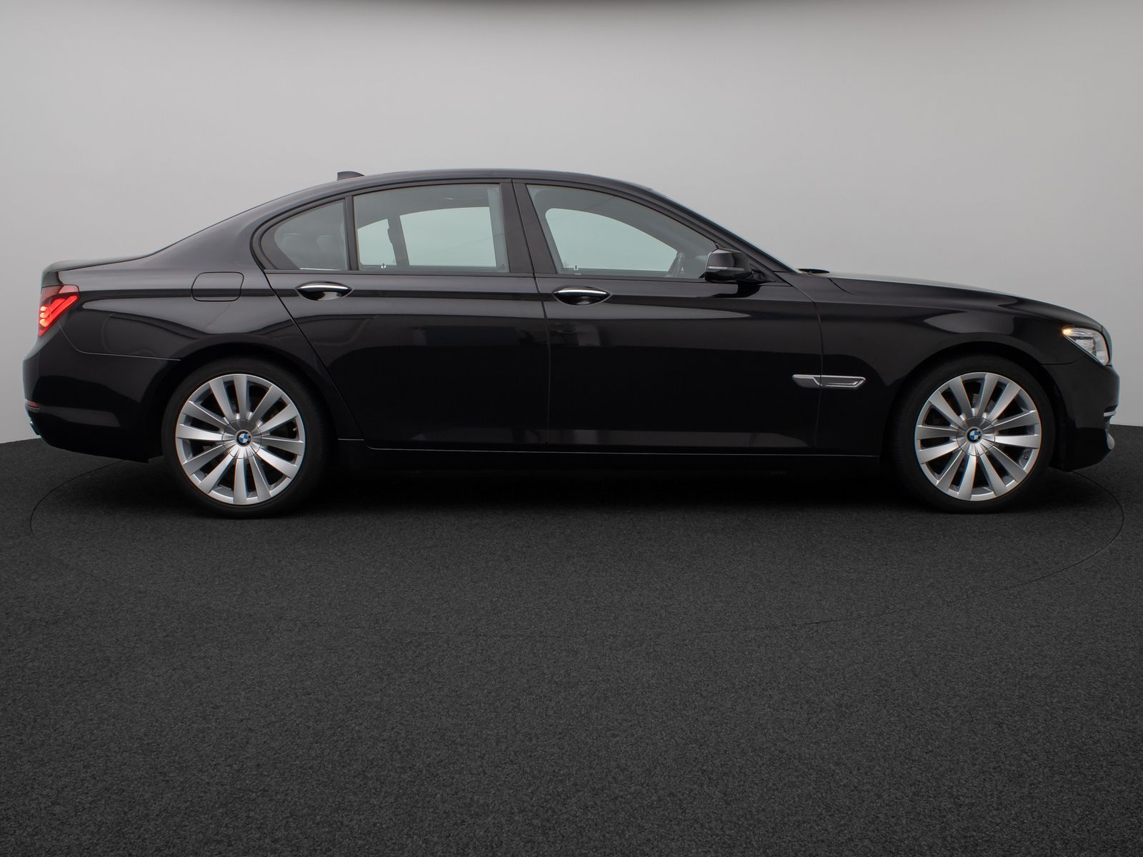 Fahrzeugabbildung BMW 740d xD Glasdach Kamera HUD HiFi Lenkrhzg SoftCl