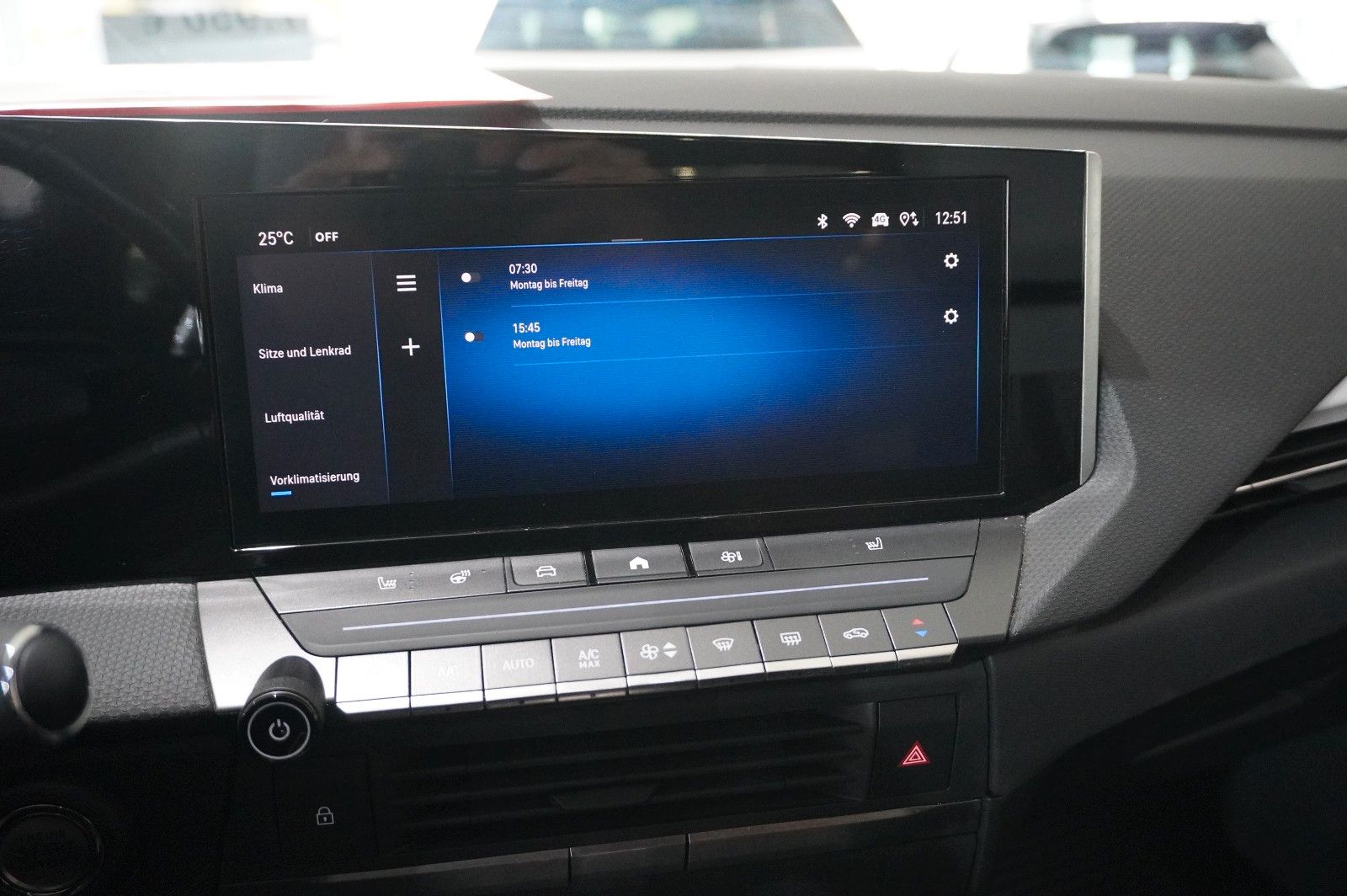 Fahrzeugabbildung Opel Astra L Lim. 1.6 HYBRID ELEGANCE NAVI/LED/KAMERA