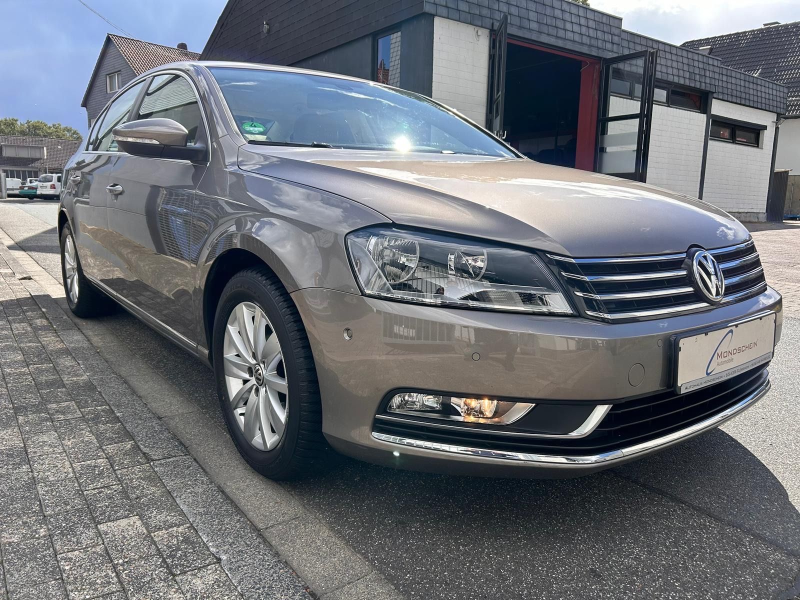 Fahrzeugabbildung Volkswagen Passat Lim. Comfortline BlueMotion DSG 1Hand PDC