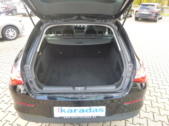 Fahrzeugabbildung Mercedes-Benz CLA 180 Shooting Brake >AUT/NAVI/Teilleder<