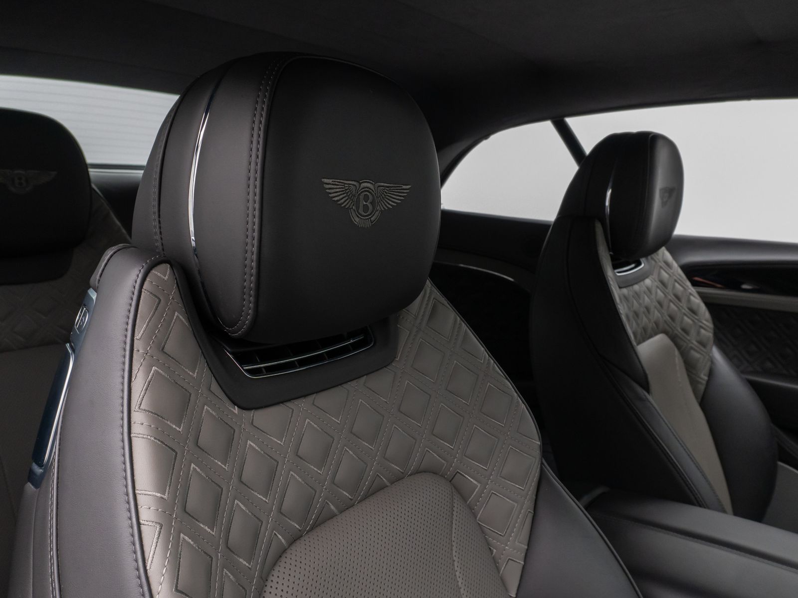 Fahrzeugabbildung Bentley Continental GTC W12 Mulliner 360°HUD NightVision