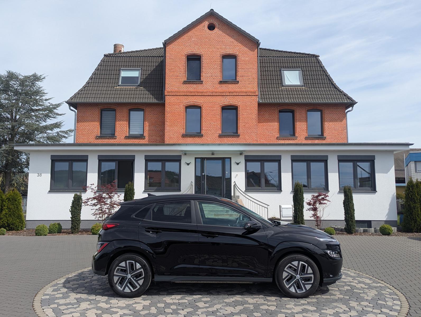 Hyundai KONA Kona Trend Elektro LED ACC NAV CAM WÄMPU KRELL