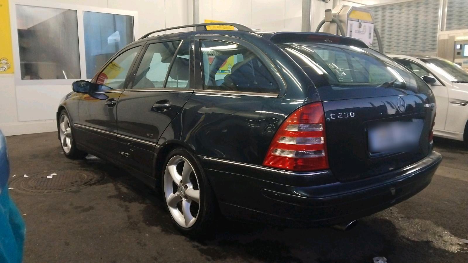 Mercedes-Benz C230 2004 — rear view