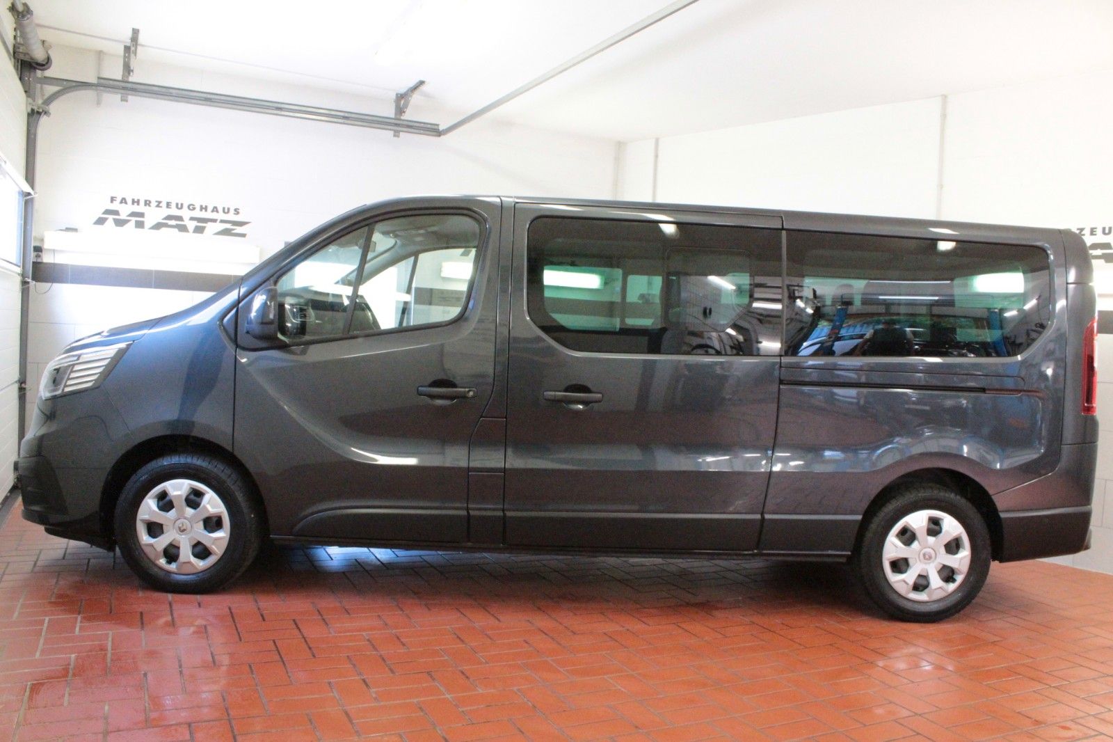 Fahrzeugabbildung Renault Trafic Grand L2H1 Blue DCI EDC Automatik
