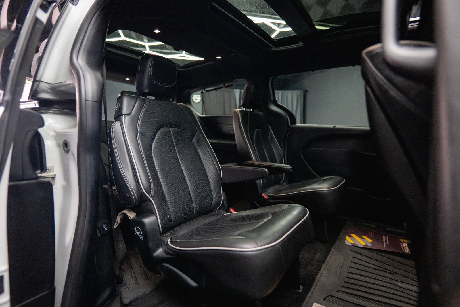 Fahrzeugabbildung Chrysler Pacifica 3.6 V6 LIMITED Night *Pano*CarPlay*ACC