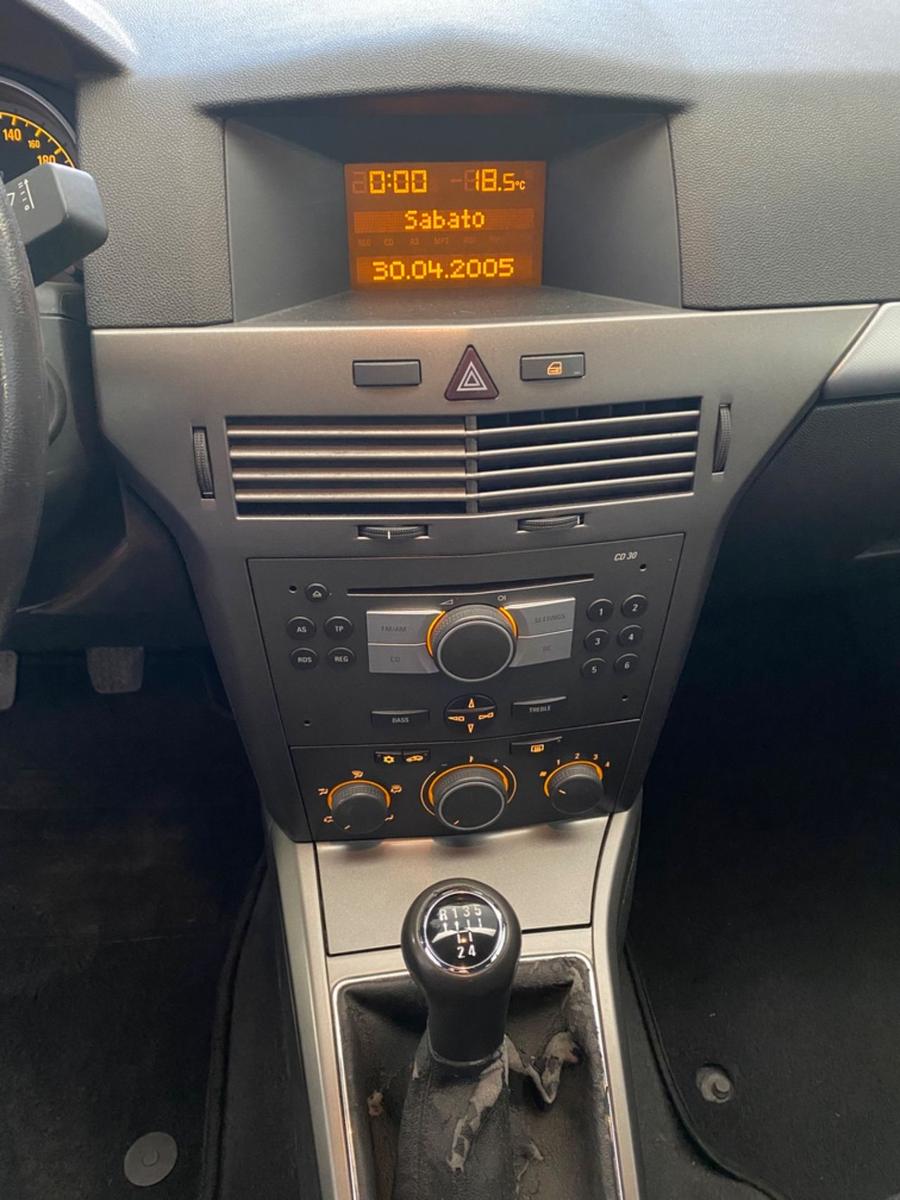 Opel Astra 2005 — photo 10