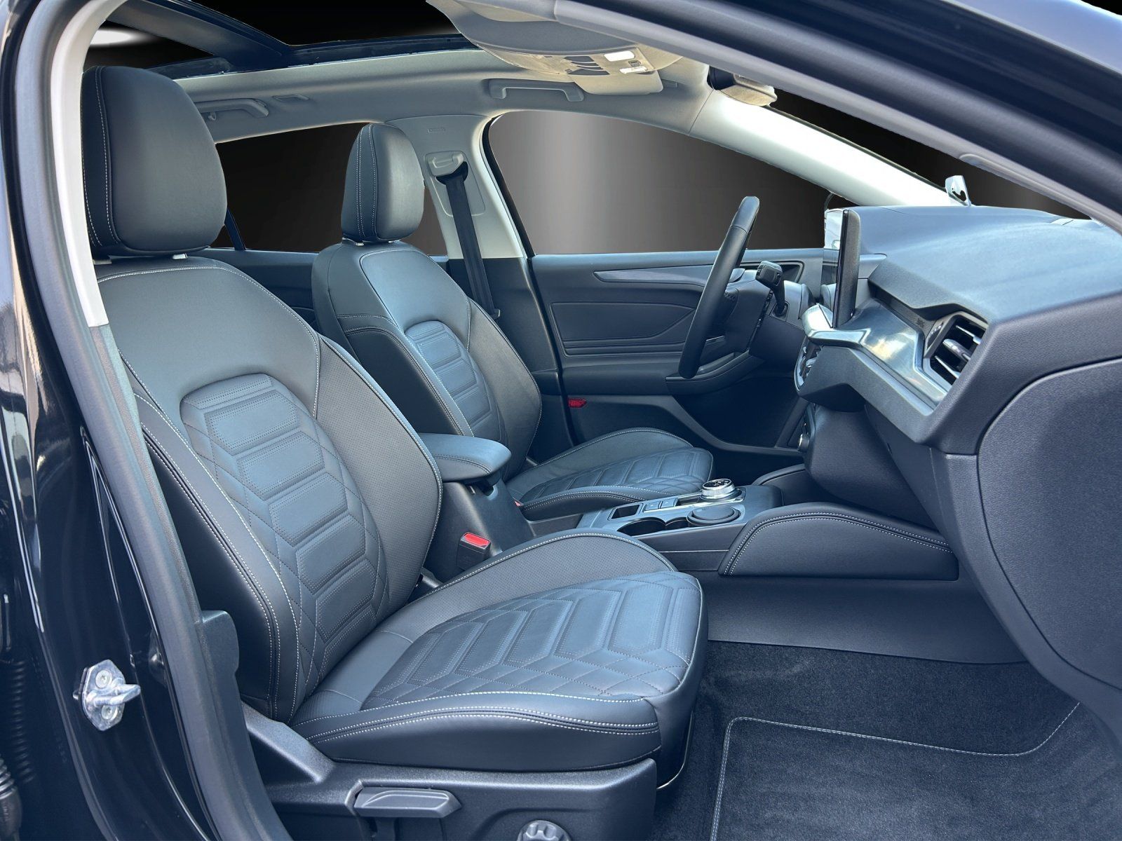 Fahrzeugabbildung Ford Focus 1.5 Active X Aut./LED/KAMERA/ACC/NAVI/PANO