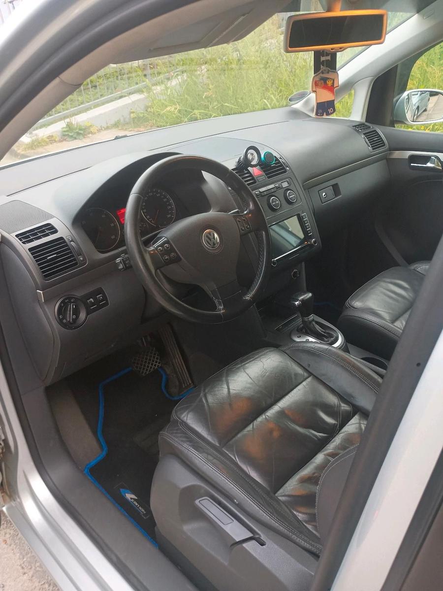 Volkswagen Touran 2005 — вигляд ззаду