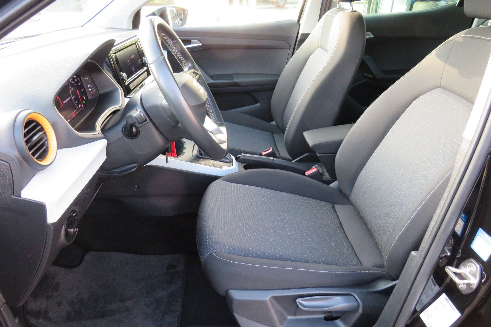 Fahrzeugabbildung SEAT Arona Style DSG FULL-LINK SITZH KAMERA GJ ACC 1H