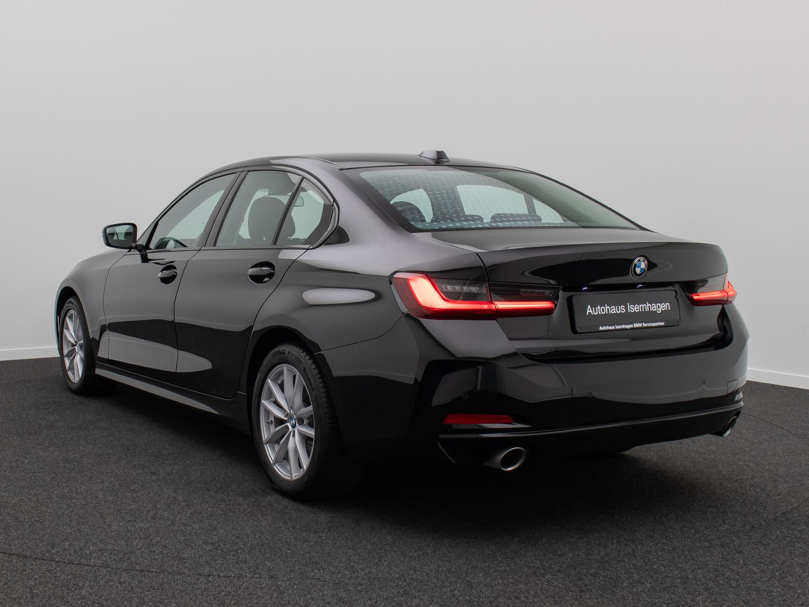 Fahrzeugabbildung BMW 318i DAB PDC Widscreen Geschwindigkeitsreg LED