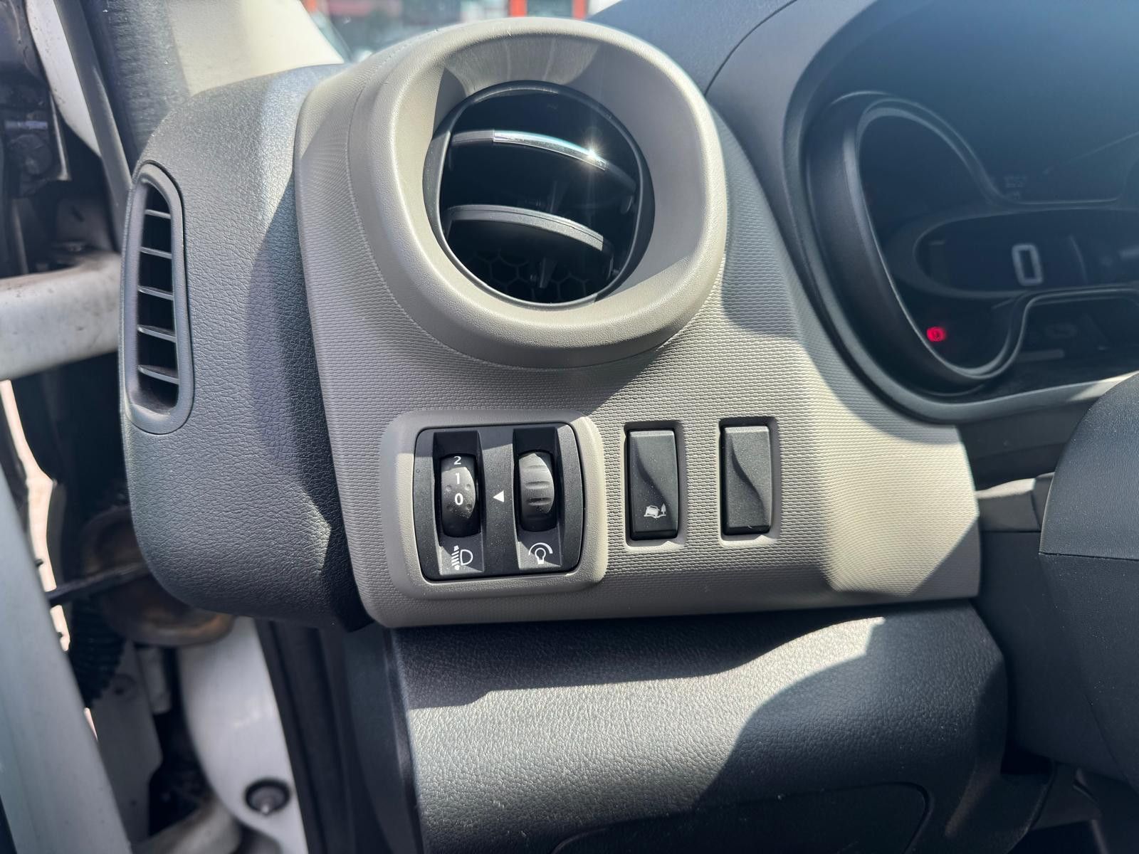 Fahrzeugabbildung Renault Trafic Kasten L1H1 2,7t Komfort/1.HAND/KLIMA