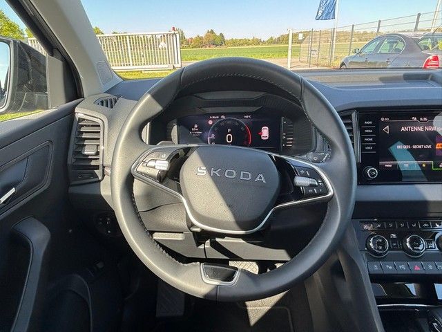 KAROQ 1.5 TSI Selection DSG PANO AHK 360° MATRIX
