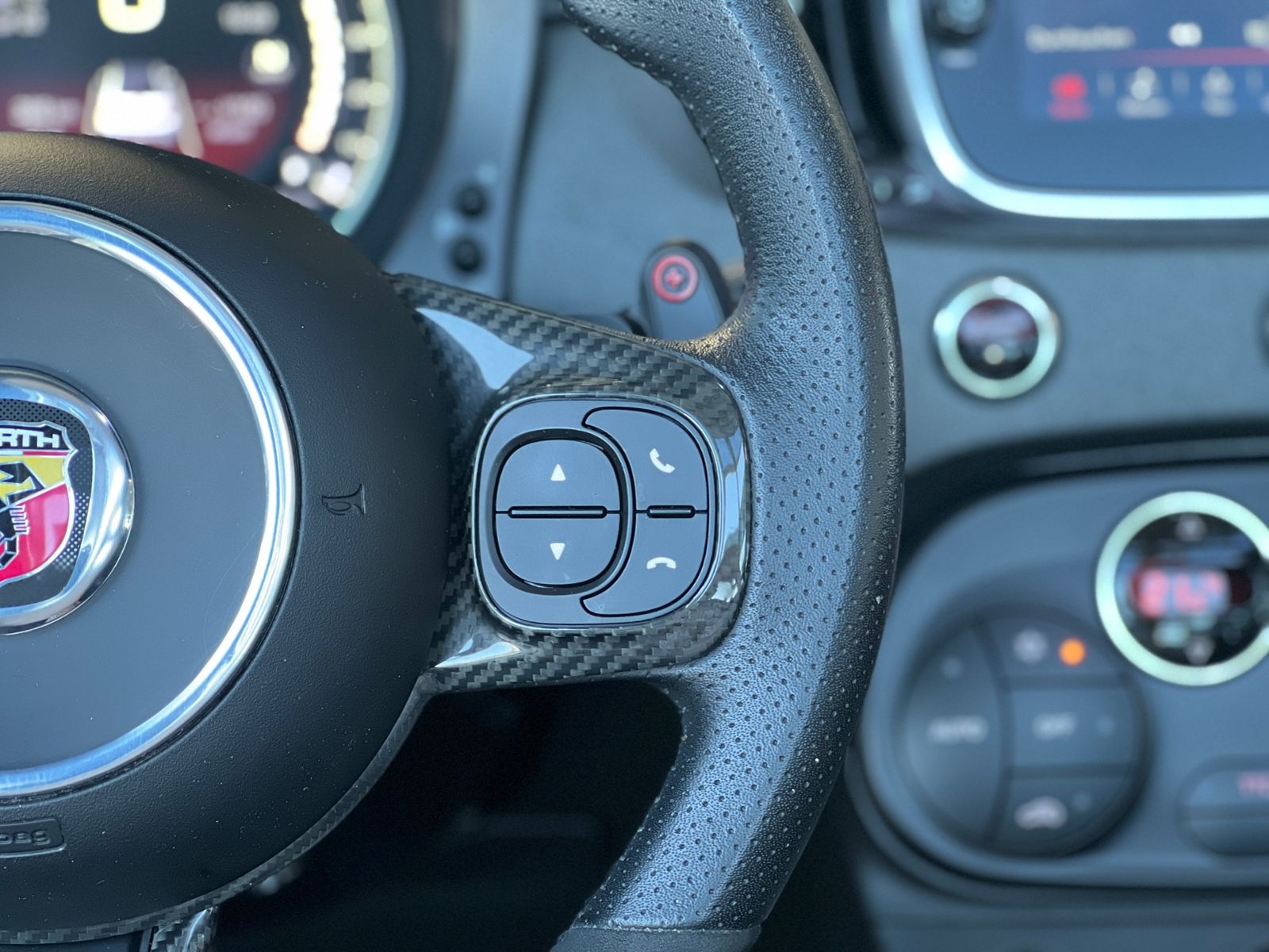 Fahrzeugabbildung Abarth 595C esseesse BEATS XENON NAVI ALU