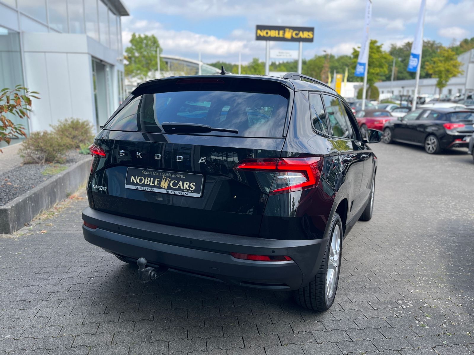 Fahrzeugabbildung SKODA KAROQ Style AHK ACC LED NAV LEDER 18"