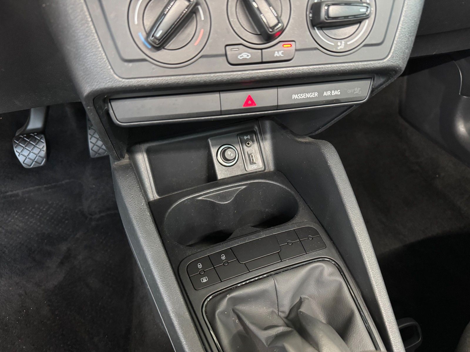Fahrzeugabbildung SEAT Ibiza 1.0 Reference  "Klima LM Parksensoren hi."