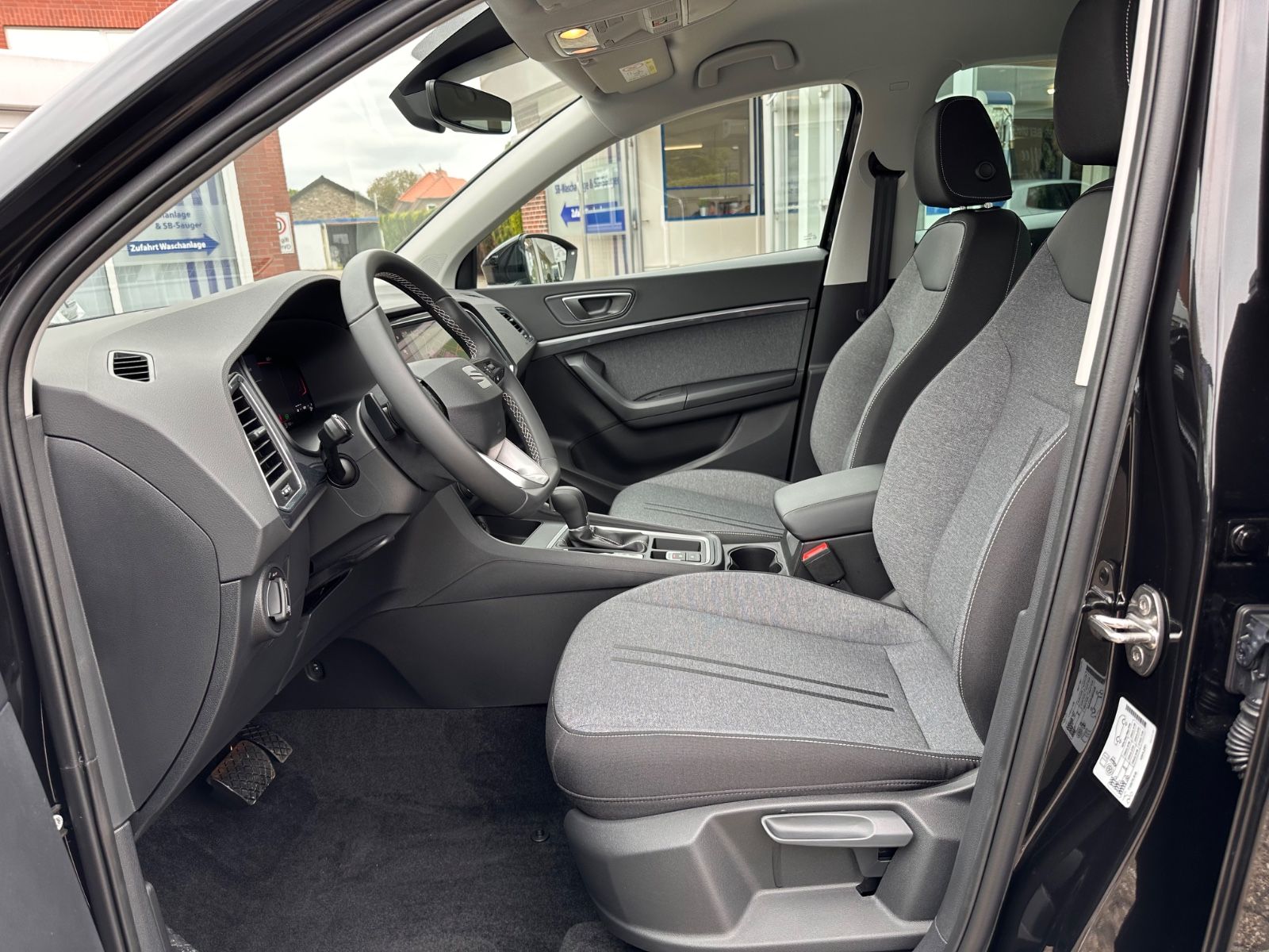 Fahrzeugabbildung SEAT Ateca 1.5 TSI Style DSG AHK/Navi/ACC/LED/SHZ/APP