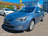Opel Astra J Sports Tourer Sport - Opel Astra aus 2010: Sports