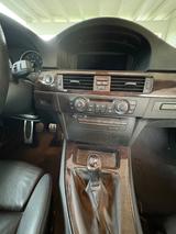 BMW 330i Cabrio - - BMW 330 mit Benzin-Antrieb: Cabrio