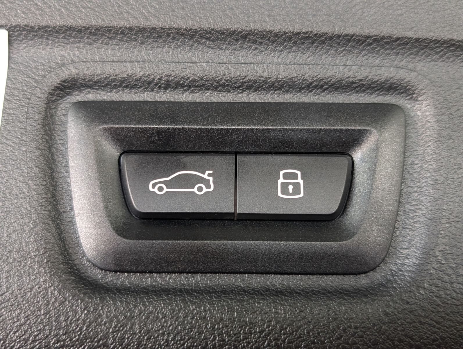 Fahrzeugabbildung BMW 320 d xDrive M Sport SHADOW PANO ACC KAM AHK LED