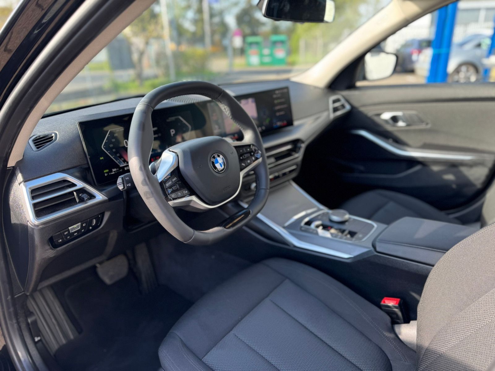BMW 318i | AUT | KAMERA | SZH | SHADOW-LINE | NAVI foto 12