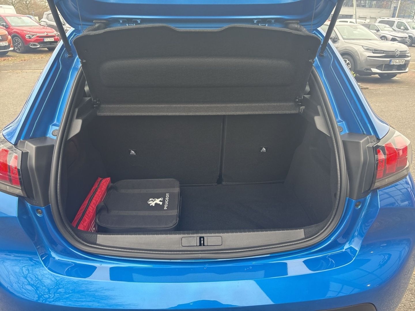 Fahrzeugabbildung Peugeot 208 Active Pack Elektro 136 DAB SHZ Spurhalteass