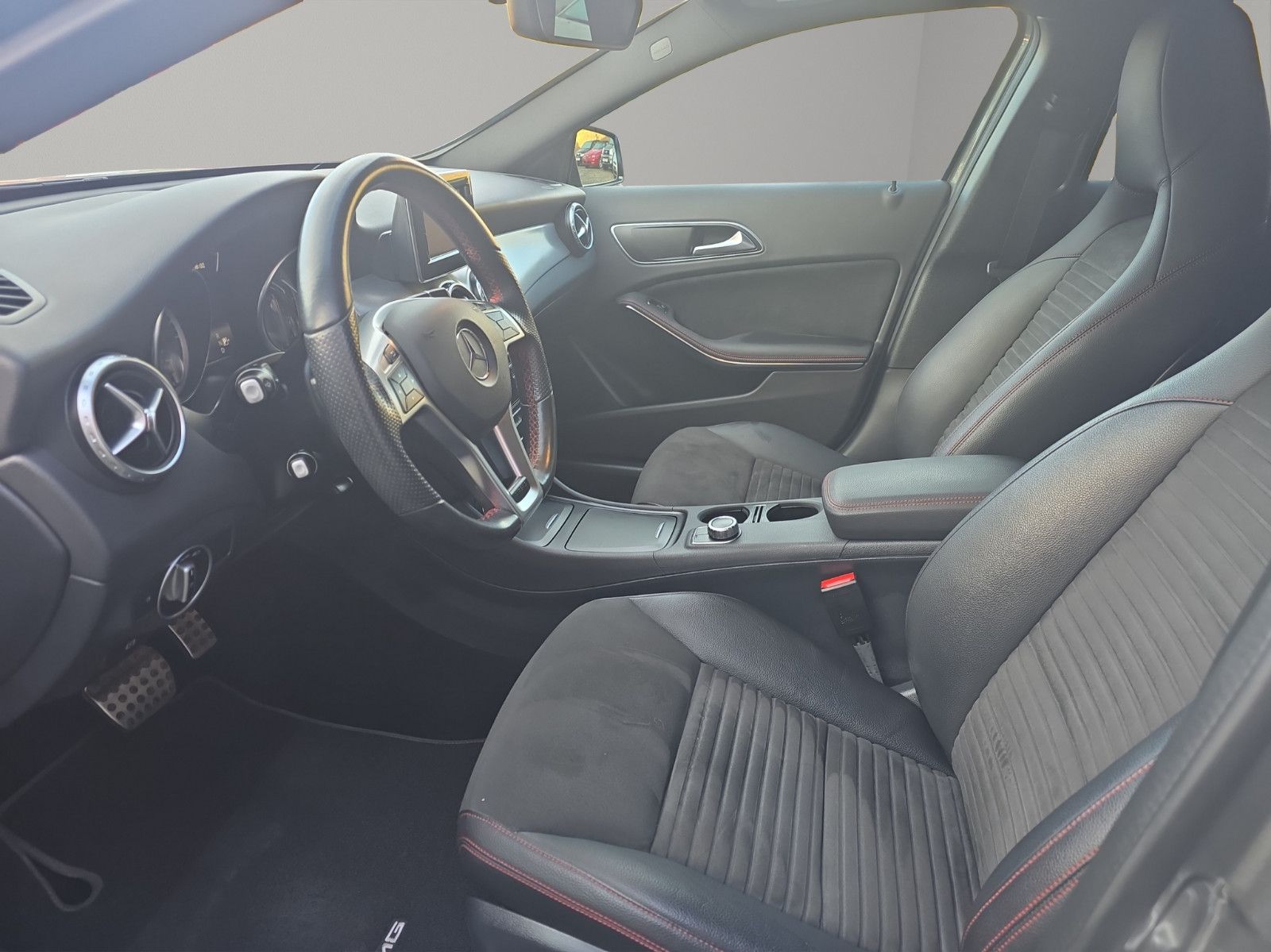 Fahrzeugabbildung Mercedes-Benz GLA 200 GLA Aut. /AMG Line/XENON/NAVI/LEDER/