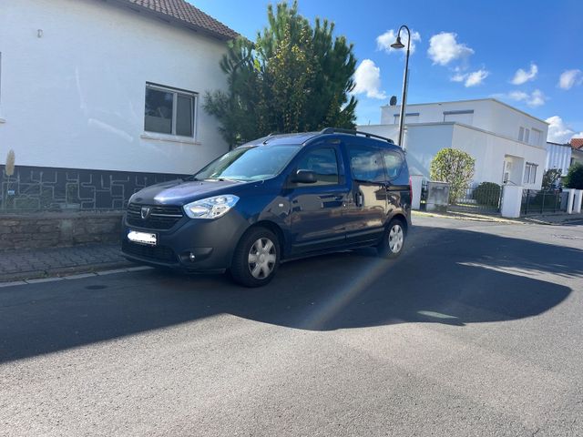 Dacia Dokker Kombilimousine mit Camper-Ausbau