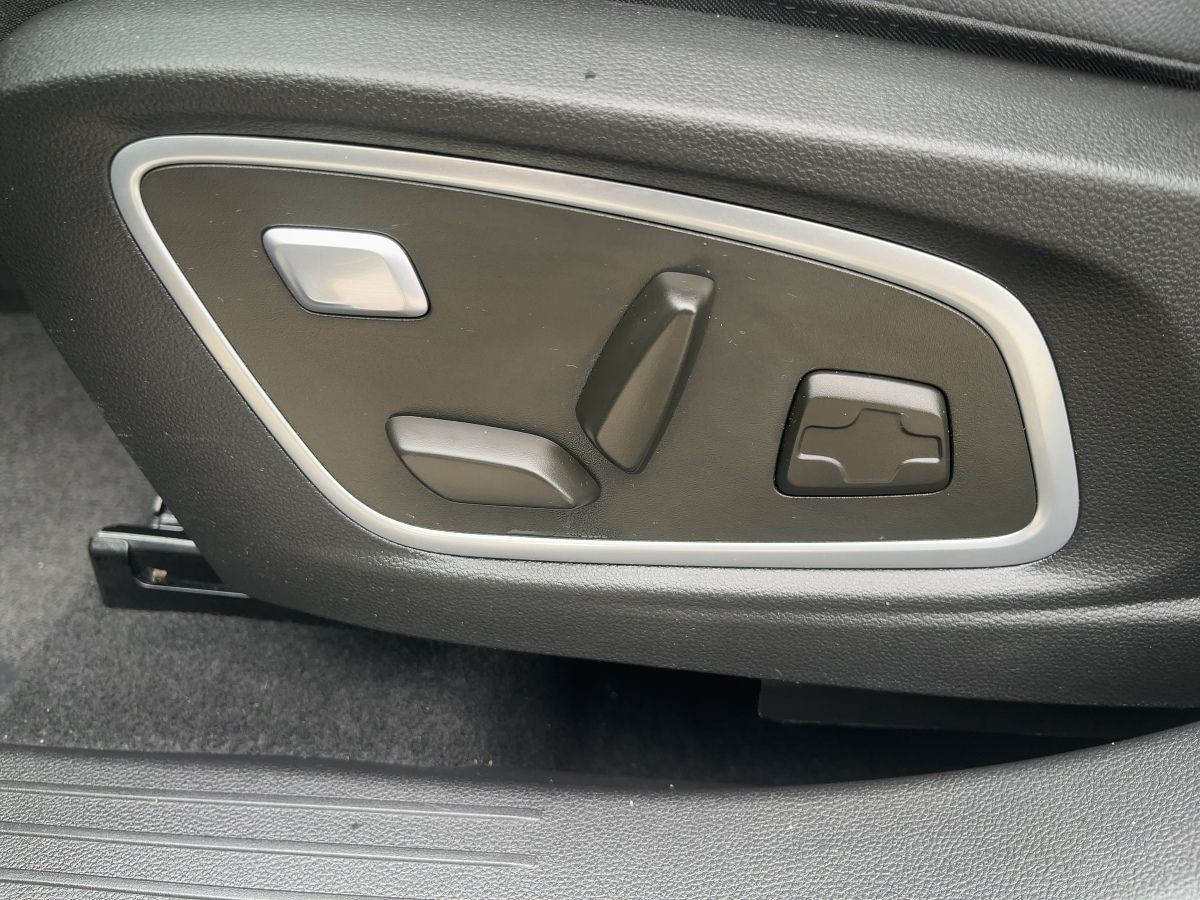 Fahrzeugabbildung Renault Austral Iconic Esprit Alpine Mild 160 Automatik - mit KI generiert/bearbeitet