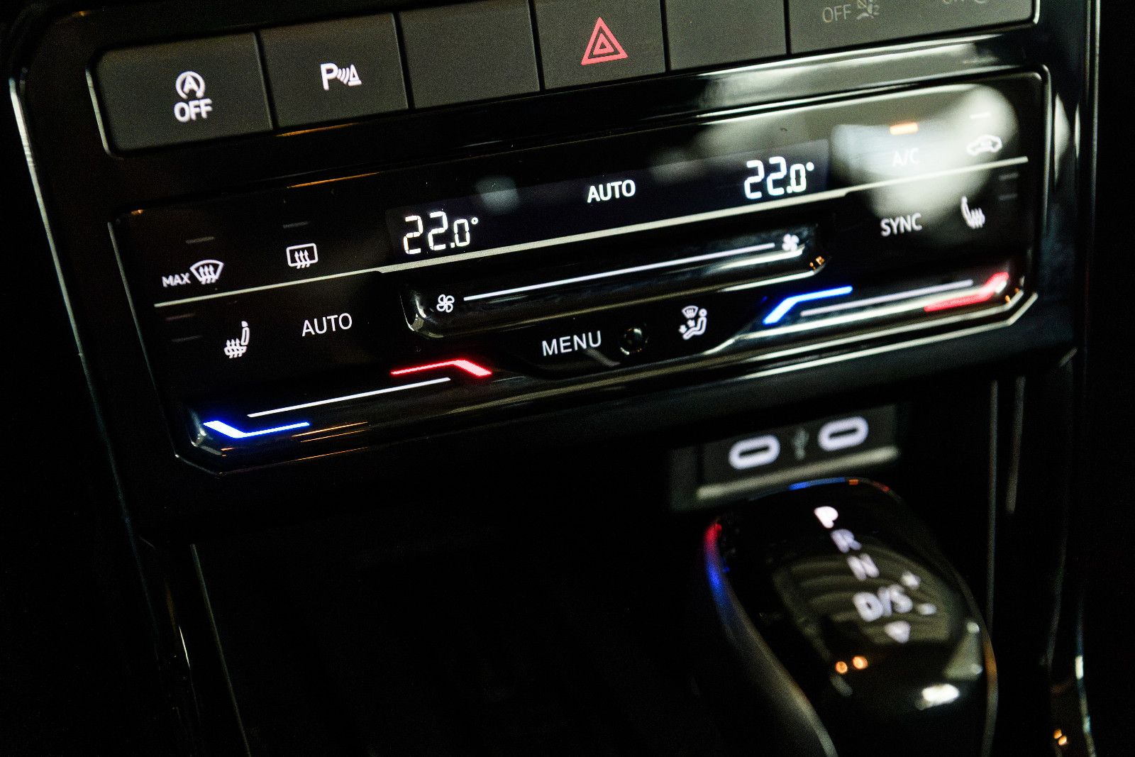 Fahrzeugabbildung Volkswagen T-Cross 1.0 TSI 85 kW Life +LED +ACC +Allwetter