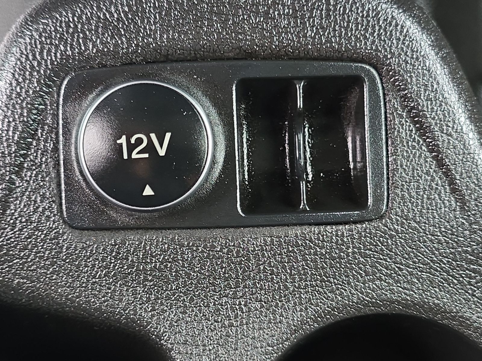 Fahrzeugabbildung Ford Transit Connect Kasten 8 FACH BEREIFT